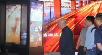 OLED透明文博柜:科技与美学的完美融合