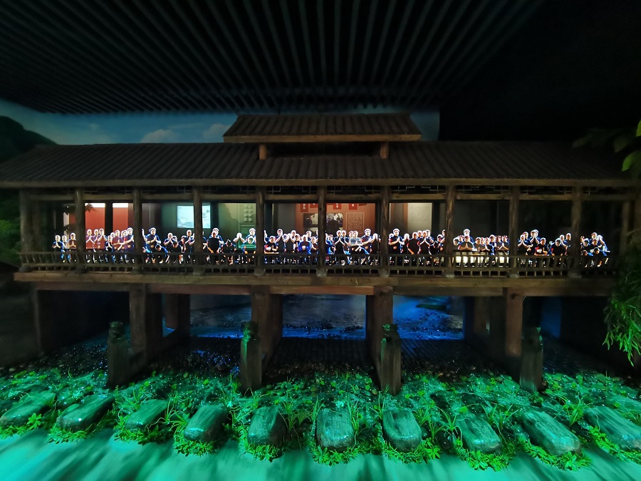 博物馆oled透明显示屏