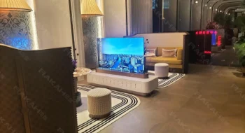 起立科技65寸OLED双面柔性桌面屏落地成都高端地产会客厅，重塑别墅品鉴新范式