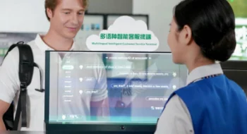 双面透明屏幕秒译十国语言，深圳地铁推出多语种智能客服