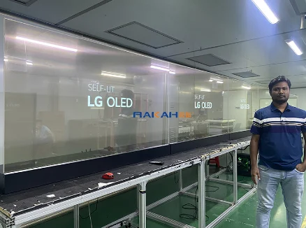 成功交付西班牙足球俱乐部77寸OLED透明屏订单